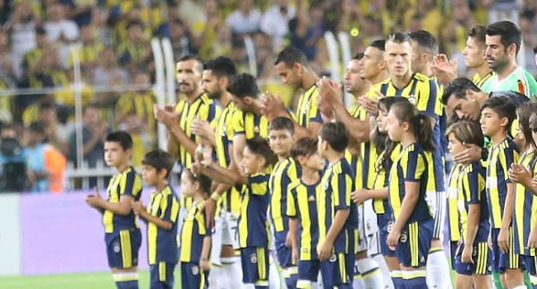 Van Persie 11'de, Giuliano ve Soldado yedek