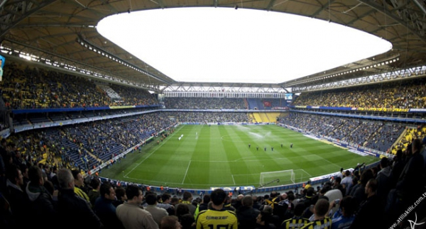Fenerbahçe'nin Kadıköy'deki derbilerde bileği bükülmüyor