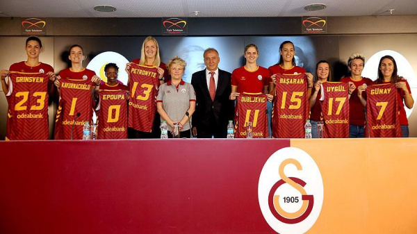 Galatasaray'da yeni transferler tanıtıldı