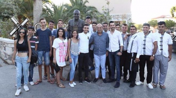 Selahattin Aydoğdu'nun heykeli dikildi