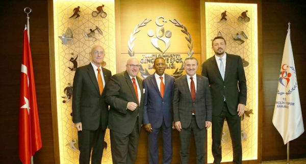 Bakan Bak, FIBA yetkililerini kabul etti