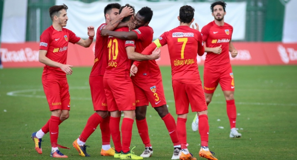 Kayserispor 90+3'te turladı