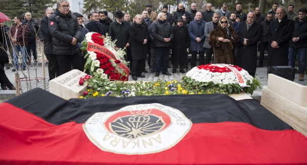 İlhan Cavcav kabri başında anıldı