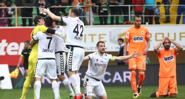 Atiker Konyaspor 10 kişi kazandı