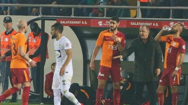 Fatih Terim 2. yarıda neden hiç kulübeden çıkmadı?