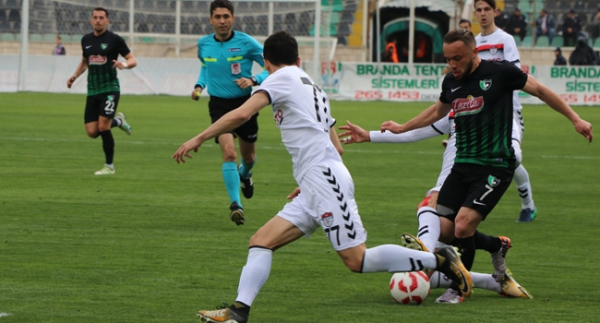 Denizli'yi uzatmada Manisa'nın kalecisi yıktı