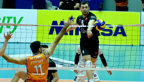 Halkbank finale göz kırptı