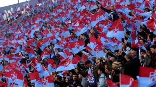 Trabzonspor'da hareketli saatler yaşanıyor! Taraftar ayaklandı...