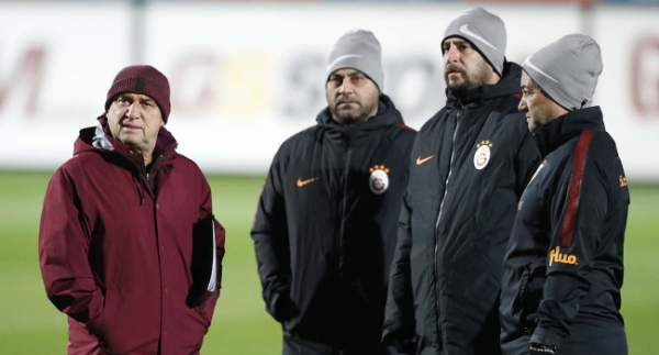 Galatasaray'da protesto sürüyor