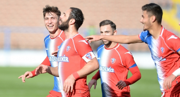 Karabükspor 11 hafta sonra puan aldı