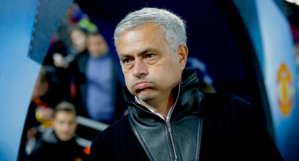 Manchester United, Mourinho’nun görevine son verdi
