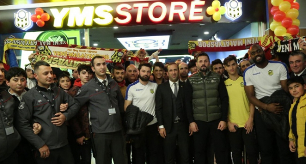 Yeni Malatyasporlu futbolcular taraftarlarla buluştu