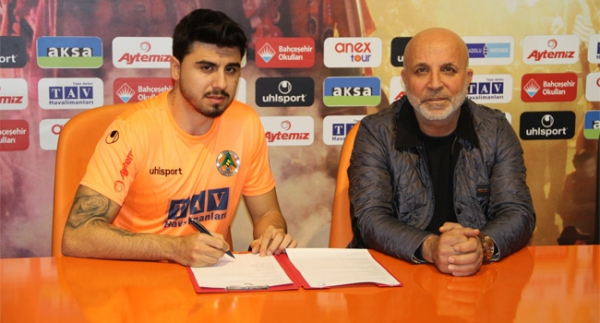 Ozan Tufan resmen Aytemiz Alanyaspor'da