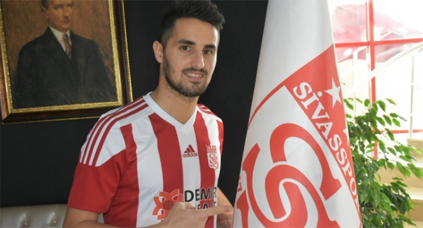 Sivasspor'un yeni transferi çıktığı ilk antrenmanda sakatlandı
