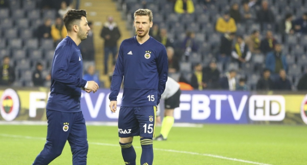 Fenerbahçe'de yeni transferler kulübede