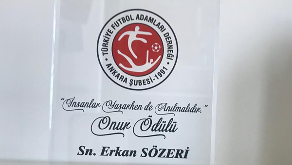 TÜRFAD'dan Erkan Sözeri'ye Onur Ödülü