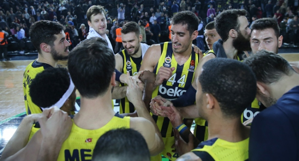 Türk derbisinde zafer Fenerbahçe'nin