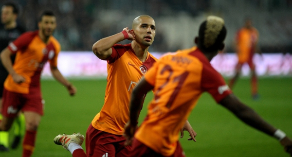 Galatasaray geri dönüşlerle şampiyonluk yarışına tutundu