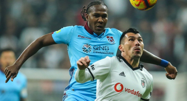 Beşiktaş'ta sol bekte kim oynayacak?