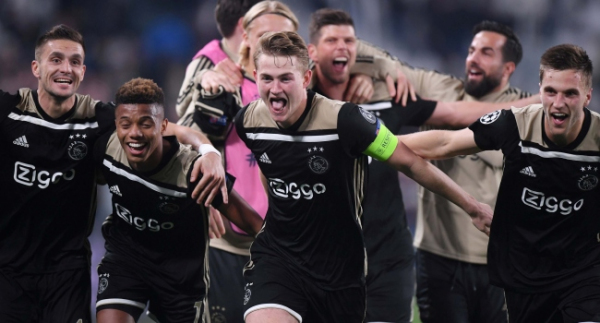 Devlerin madeni Ajax