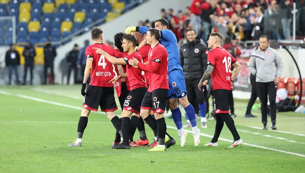 Gençlerbirliği, bir adım daha Süper Lig'e yaklaştı