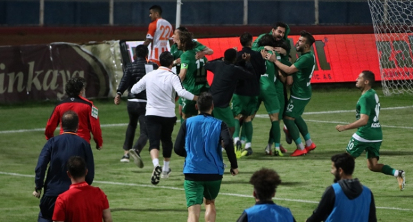 Gol düellosunun galibi Denizlispor