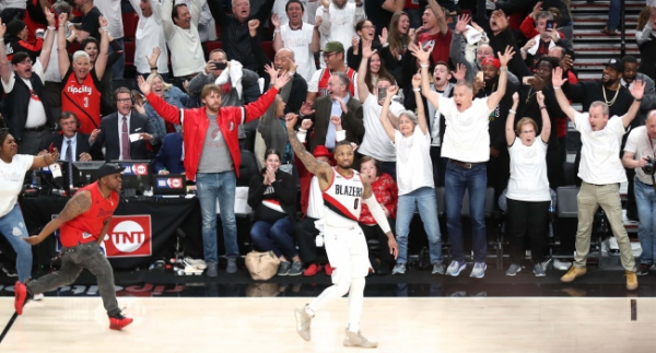 Lillard'tan son saniye hediyesi