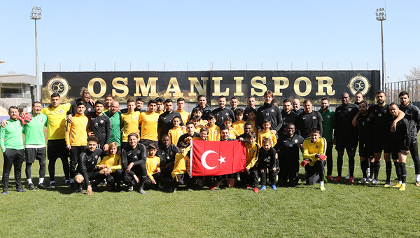 Osmanlıspor, 23 Nisan'ı "altyapısı" ile kutladı!