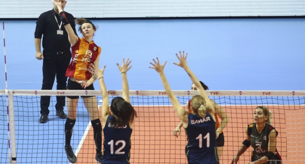 Voleybol kadınlarda play-off heyecanı