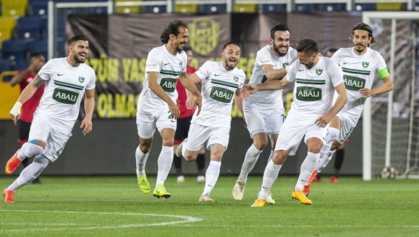 Abalı Denizlispor Süper Lig'e koşuyor