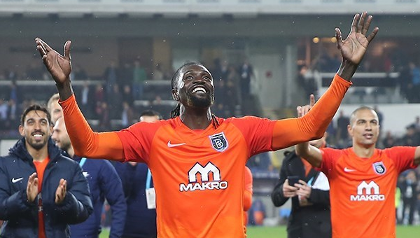 Başakşehir'de Adebayor ile yollar ayrıldı