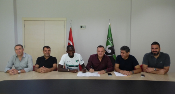 Denizlispor'da Sackey sözleşme imzaladı