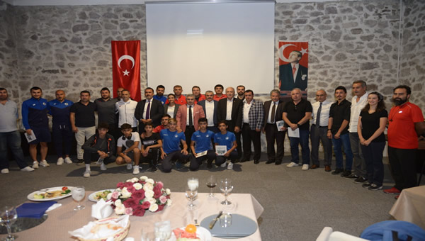 Altındağ Belediyespor basınla yemekte buluştu