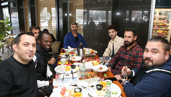 Oyunculara Taşdemir’den kahvaltı jesti
