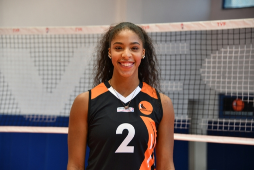 Symone Abbott, 1 yıl daha Karayolları'nda