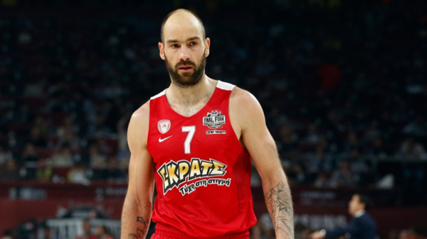 Parkeden bir yıldız daha kaydı, Spanoulis basketbolu bıraktı