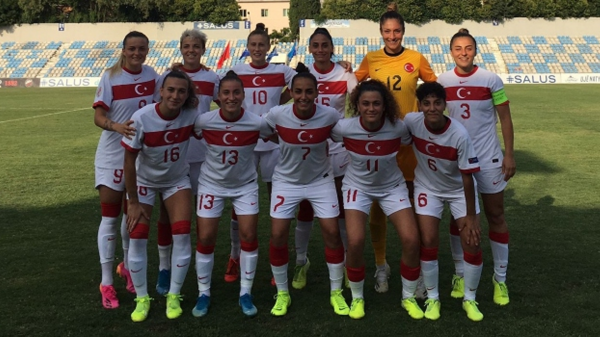 A Milli Kadın Futbol Takımı'nın aday kadrosu belli oldu 