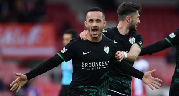 Balıkesirspor: 0 Bursaspor: 2 Özcan Bizati ile bir ilk!