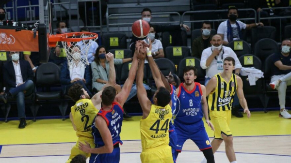 Fenerbahçe'den Efes'e 22 sayı fark!