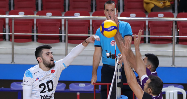 Halkbank 3'te 3!