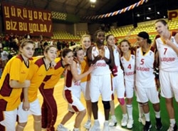 Galatasaray avantajlı: 63-55