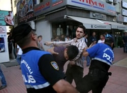 Adana'da kan aktı