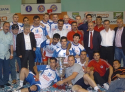 Yenişehir Belediyesi kupayı kaptı