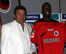 Djite'den 3 yıllık imza