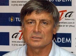 Konyaspor Türkiye'deki yabancılara yöneldi