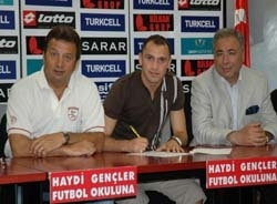 Bilal imzayı attı