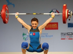 Sibel'e 10 altın