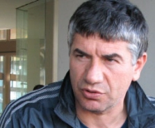 Giray Bulak kaçanlara yanıyor
