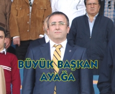 Büyük Başkan ayağa