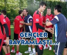 Gençler bayramlaştı...